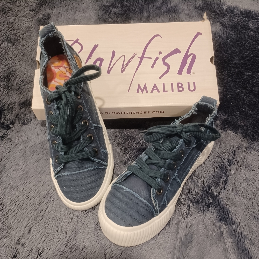 Blowfish Malibu, color blue smoked canvas, size US 7.5, Style No: "CLAY"